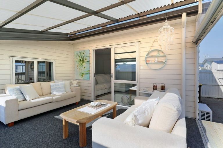 Photo of property in 11 Kamahi Crescent, Papamoa Beach, Papamoa, 3118