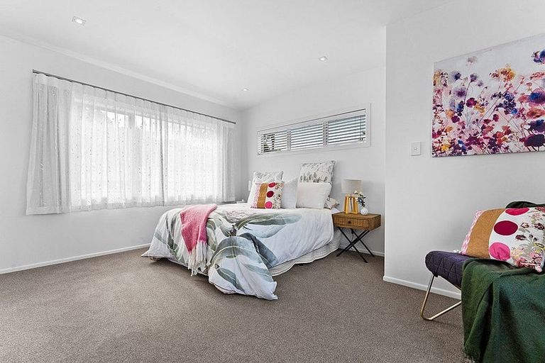 Photo of property in 16 Prestige Place, Castor Bay, Auckland, 0620