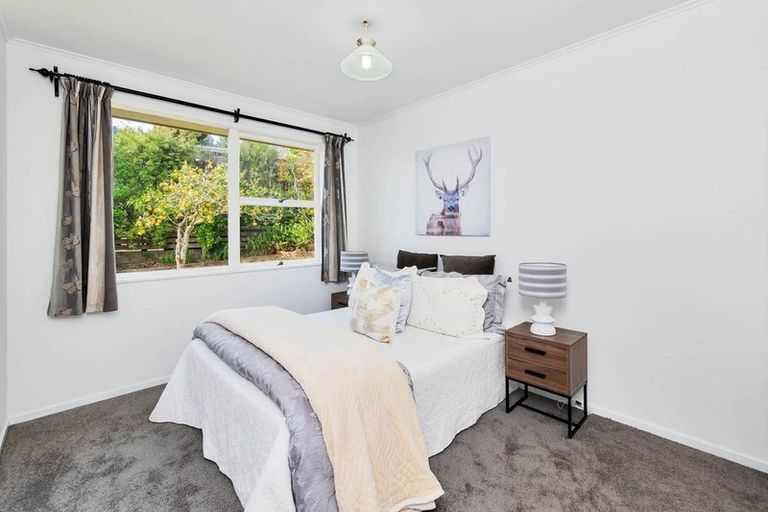Photo of property in 4 Weatherly Road, Torbay, Auckland, 0630