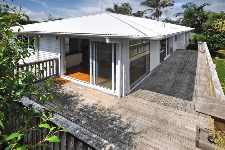 Photo of property in 20 Matipo Road, Te Atatu Peninsula, Auckland, 0610