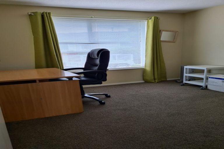 Photo of property in 17 Mckellar Place, Hornby, Christchurch, 8042