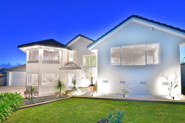 Photo of property in 1/56 Woodlands Crescent, Browns Bay, Auckland, 0630