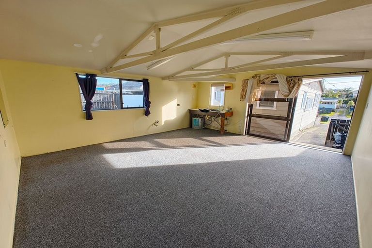 Photo of property in 36 Kamara Road, Glen Eden, Auckland, 0602