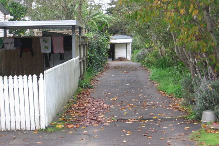 Photo of property in 15 Knox Road, Swanson, Auckland, 0612