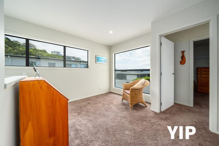 Photo of property in 14 Cromwell Point, Newlands, Wellington, 6037