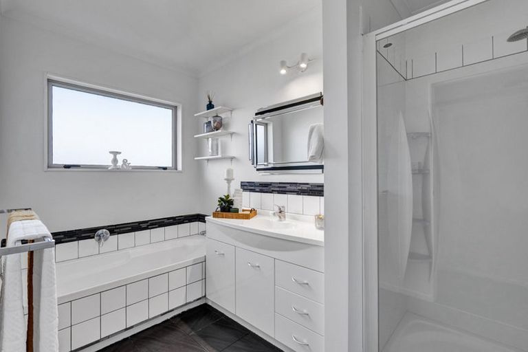 Photo of property in 28a Jules Crescent, Bell Block, New Plymouth, 4312