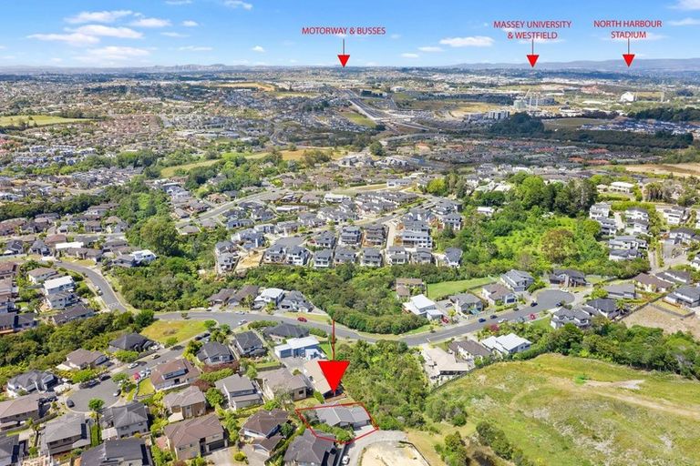 Photo of property in 39 Namsan Close, Fairview Heights, Auckland, 0632
