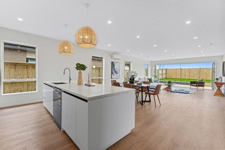 Photo of property in 113 Mutetai Road, Clarks Beach, 2122