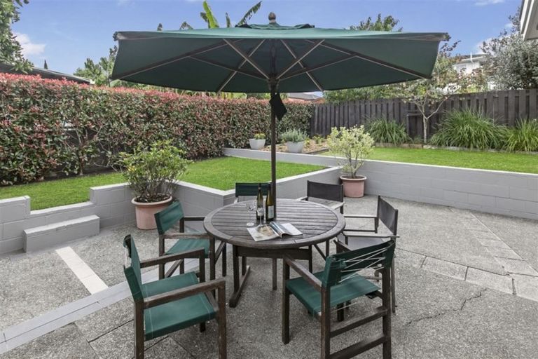 Photo of property in 13 James Evans Drive, Northcote, Auckland, 0627