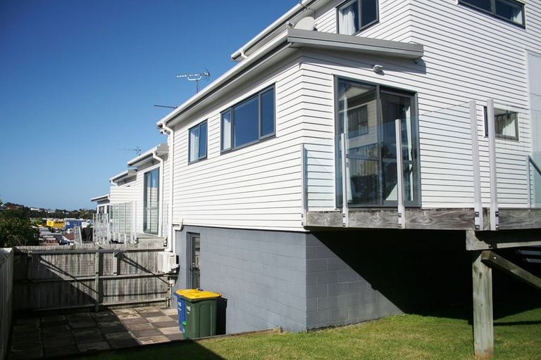 Photo of property in 16b Woodall Place, Totara Vale, Auckland, 0627