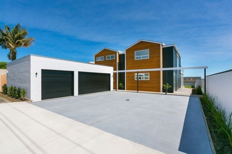 Photo of property in 16 Hine Street, New Plymouth, 4310