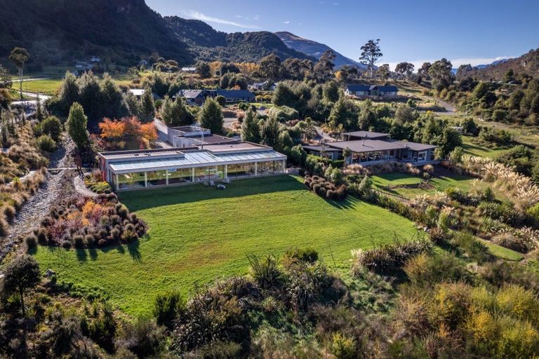 Photo of property in 4 Fishermans Lane, Mount Creighton, Queenstown, 9371