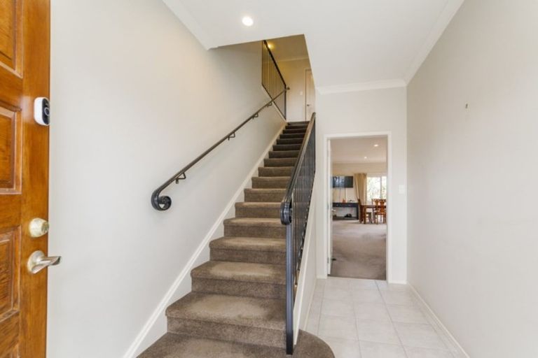 Photo of property in 116 Ruapehu Drive, Fitzherbert, Palmerston North, 4410