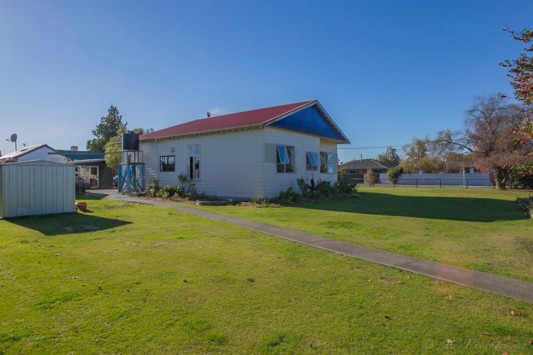 Photo of property in 5 Main Road, Pleasant Point, 7903