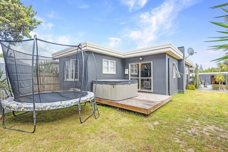 Photo of property in 13 Gawler Street, Te Horo Beach, Otaki, 5581