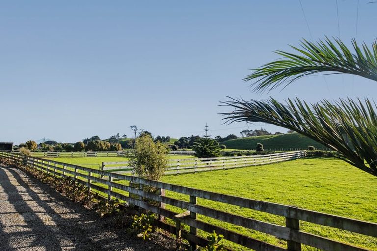 Photo of property in 2 Nopera Road, Waiiti, Urenui, 4377