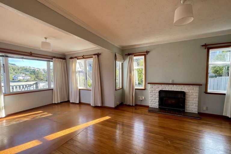 Photo of property in 9 Robert Street, Newlands, Wellington, 6037