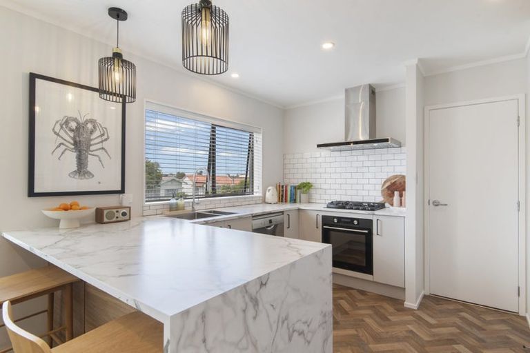 Photo of property in 2/26 Corunna Road, Milford, Auckland, 0620