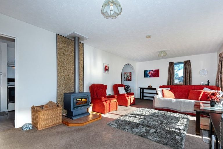 Photo of property in 21 Te Maru Place, Redwood, Christchurch, 8051