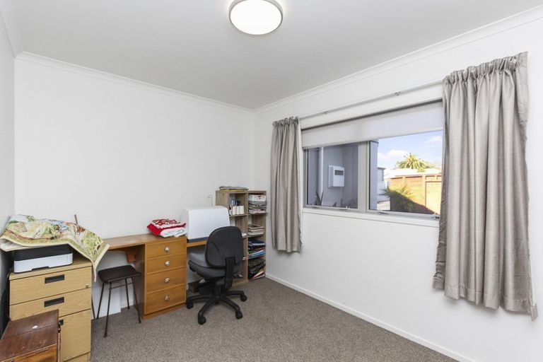 Photo of property in 2a Portland Drive, Highlands Park, New Plymouth, 4312