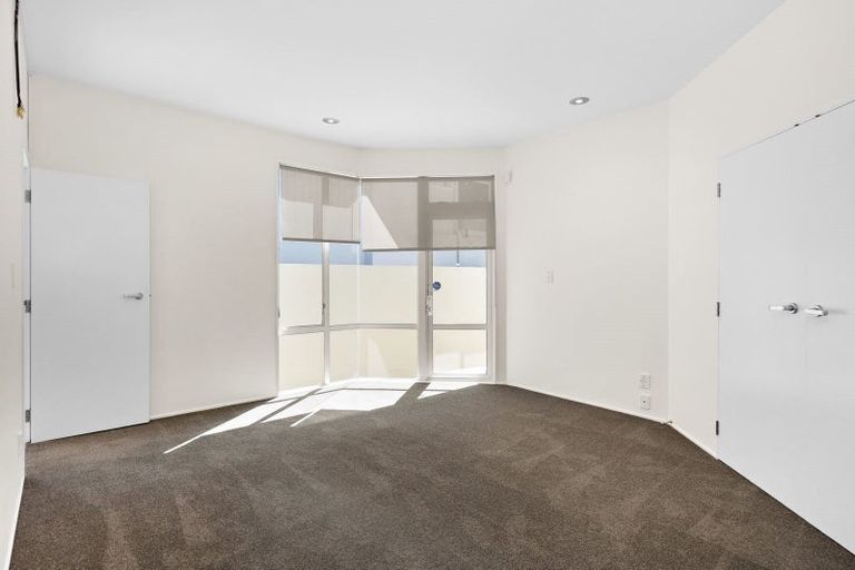 Photo of property in 26 Tiri Road, Milford, Auckland, 0620