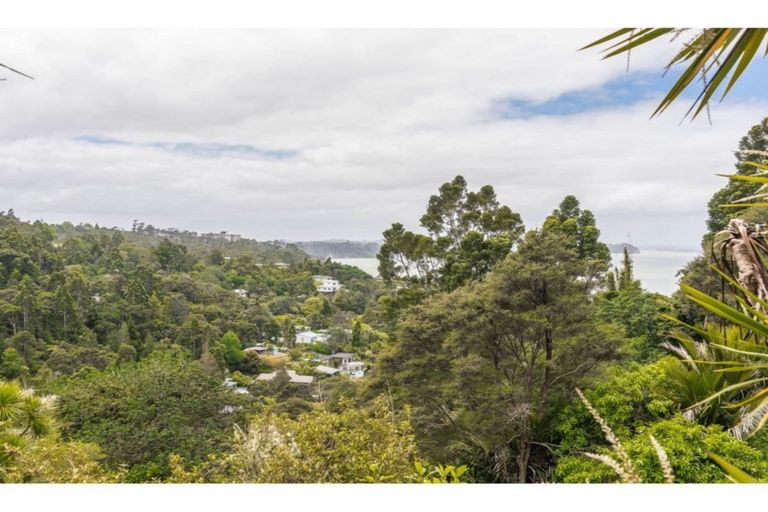 Photo of property in 84 Otitori Bay Road, Titirangi, Auckland, 0604