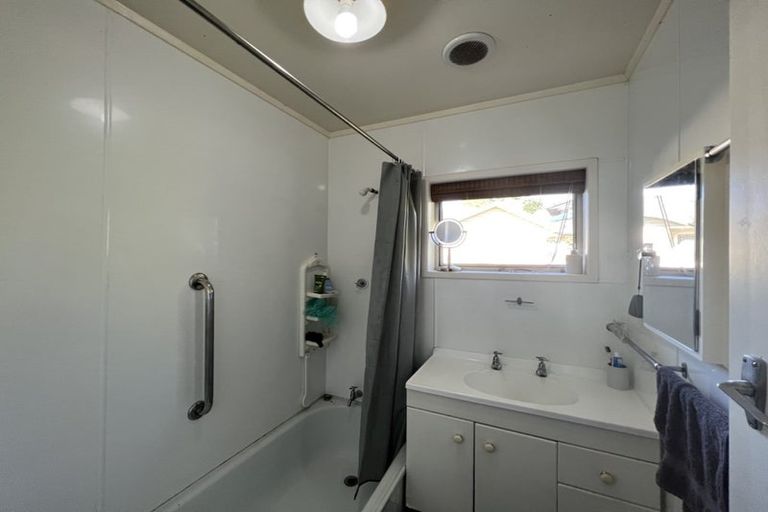 Photo of property in 1/19 Bentley Avenue, Glenfield, Auckland, 0629