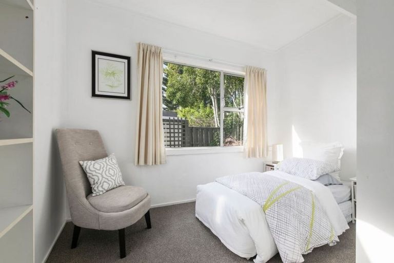 Photo of property in 12 Nor'east Drive, Northcross, Auckland, 0632