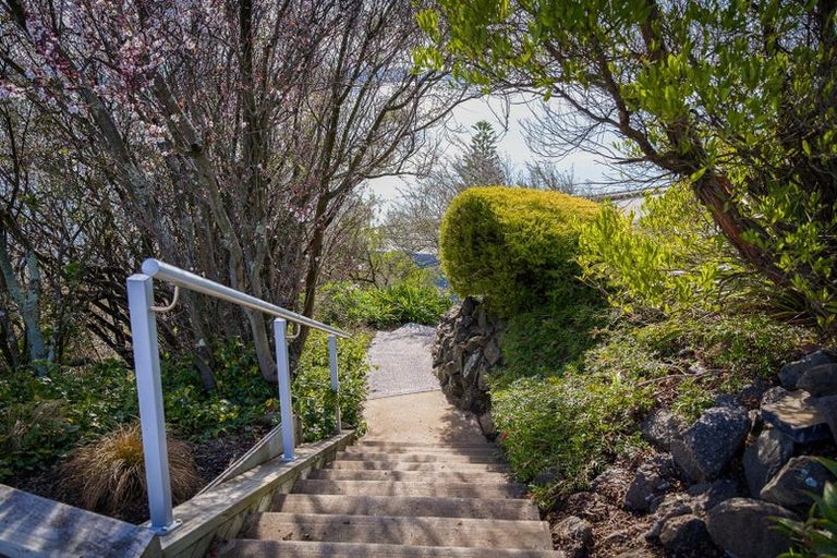 Photo of property in 19 The Brae, Mount Pleasant, Christchurch, 8081