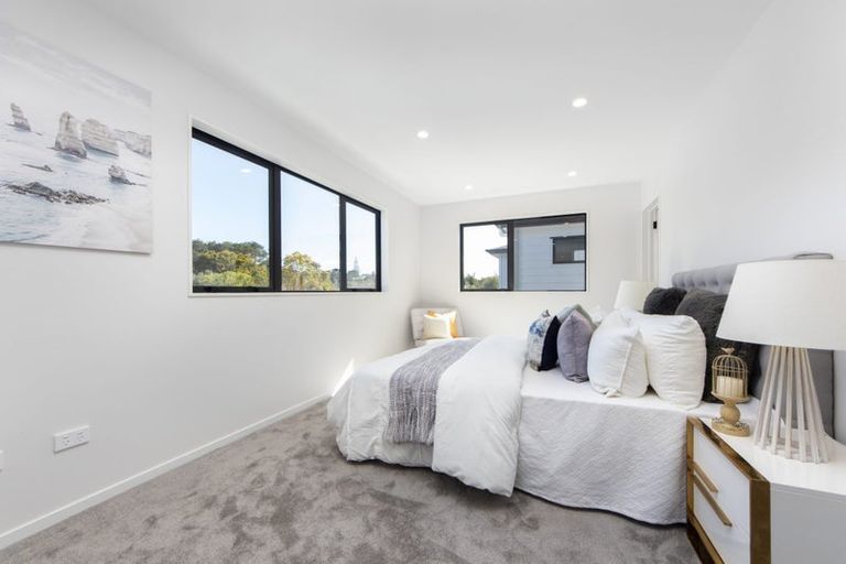 Photo of property in 3b Pendlebury Street, Green Bay, Auckland, 0604