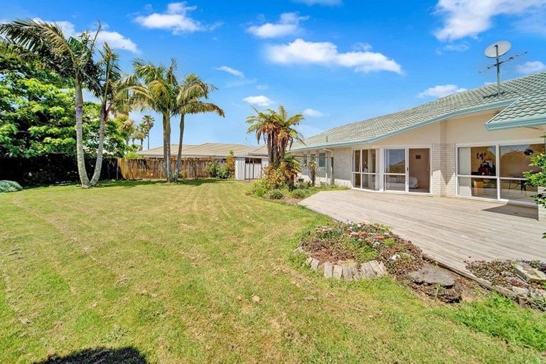 Photo of property in 11 Perotti Place, Conifer Grove, Takanini, 2112