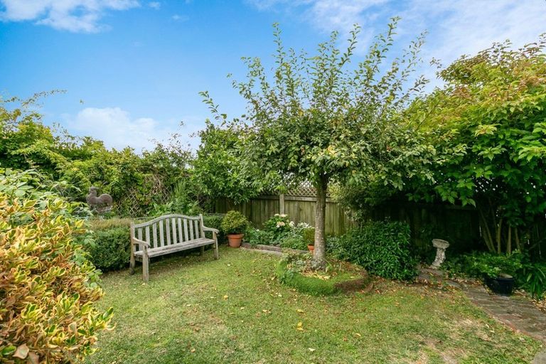 Photo of property in 34 Fitzroy Road, Bluff Hill, Napier, 4110