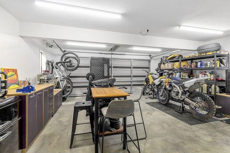 Photo of property in 2 Endeavour Drive, Whitby, Porirua, 5024