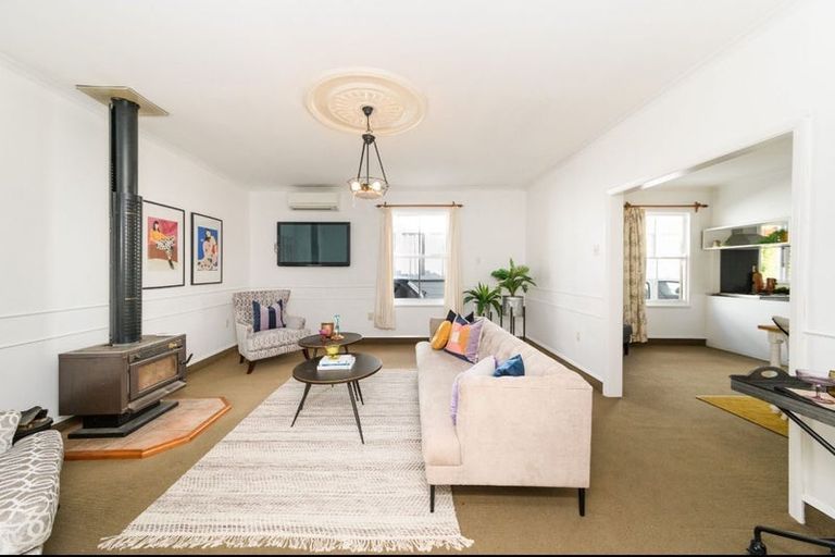 Photo of property in 53 Manson Street, Terrace End, Palmerston North, 4410