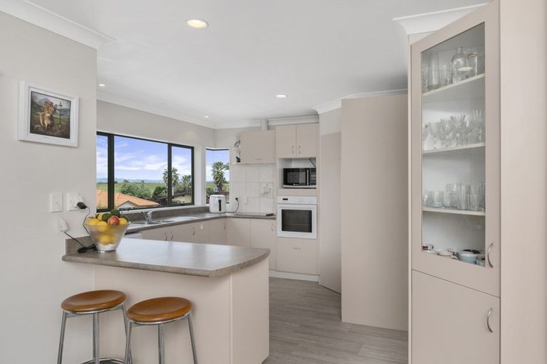 Photo of property in 19 Owen Place, Omokoroa, 3114