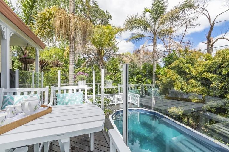 Photo of property in 2/13a Sandspit Road, Cockle Bay, Auckland, 2014