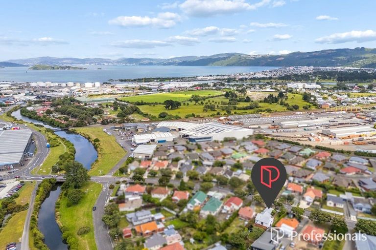 Photo of property in 16 Bell Road, Waiwhetu, Lower Hutt, 5010
