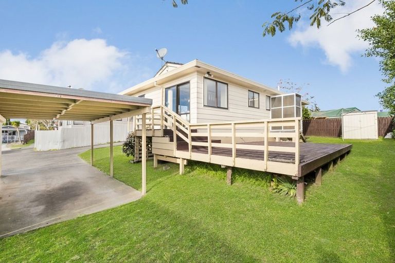 Photo of property in 2/1 Rebecca Rise, Weymouth, Auckland, 2103