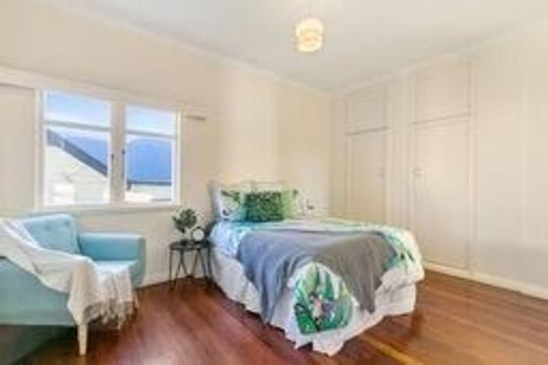 Photo of property in 2/2 Hawker Street, Mount Victoria, Wellington, 6011