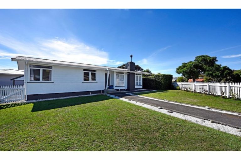 Photo of property in 43 Tennyson Crescent, Stoke, Nelson, 7011