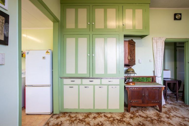 Photo of property in 10 Allardice Street, Dannevirke, 4930