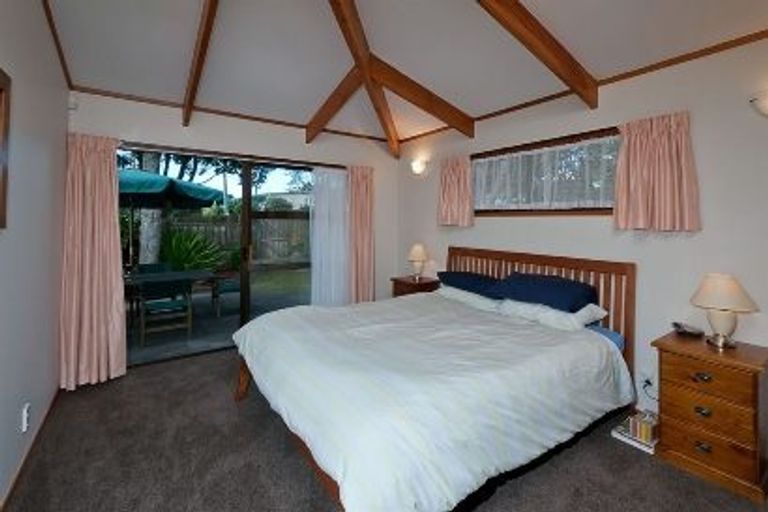 Photo of property in 2/10 Deep Creek Road, Torbay, Auckland, 0630