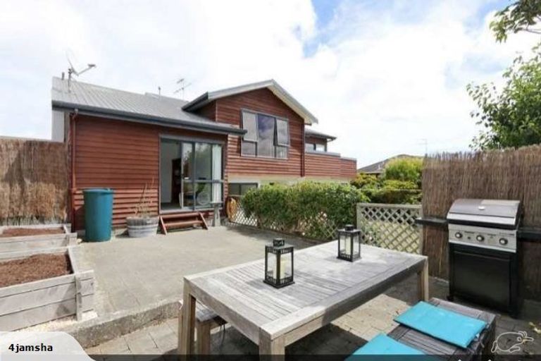 Photo of property in 19 Halladale Road, Papakowhai, Porirua, 5024