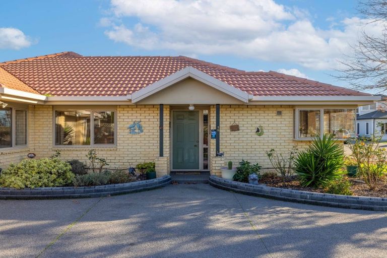 Photo of property in 16 Sutton Place, Dallington, Christchurch, 8061