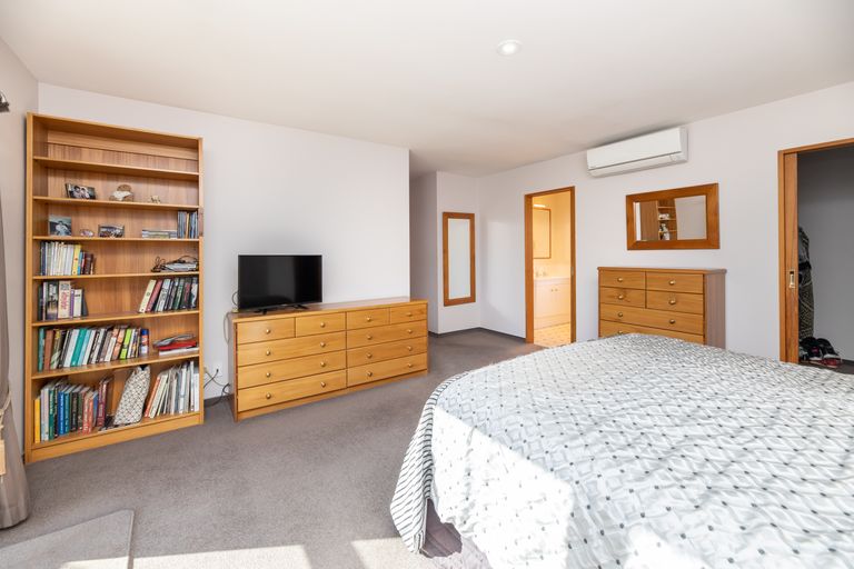 Photo of property in 22 Berkshire Drive, Avonhead, Christchurch, 8042