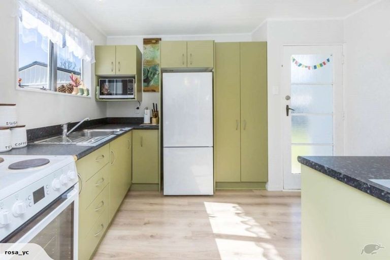 Photo of property in 50b Hartford Crescent, Totara Park, Upper Hutt, 5018