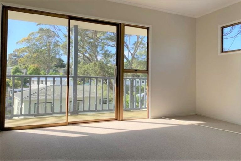 Photo of property in 72 Seaview Road, Glenfield, Auckland, 0629