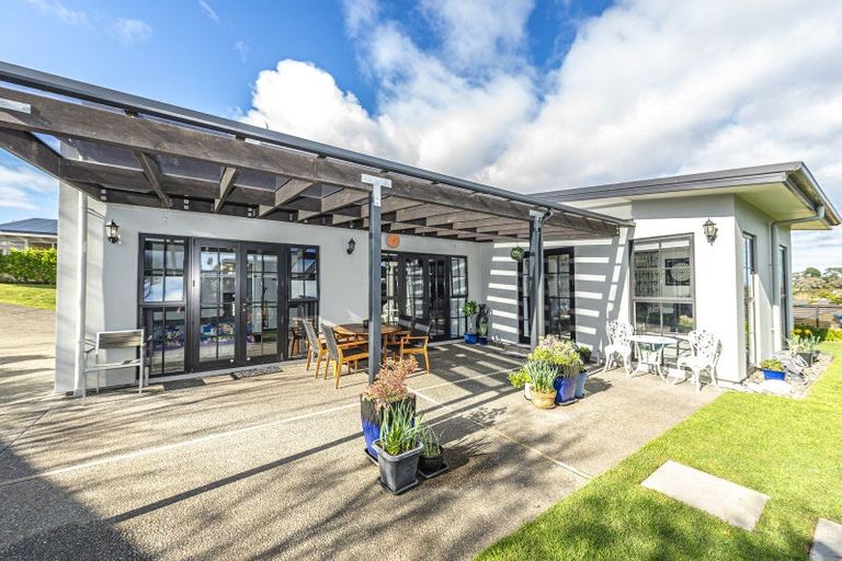 Photo of property in 8 Lithgow Drive, Otamatea, Whanganui, 4500