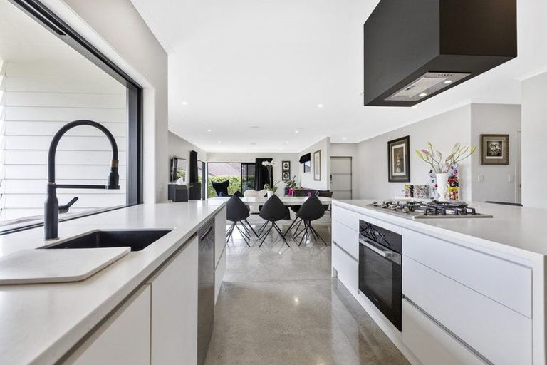 Photo of property in 5a Tupuhi Place, Highlands Park, New Plymouth, 4312