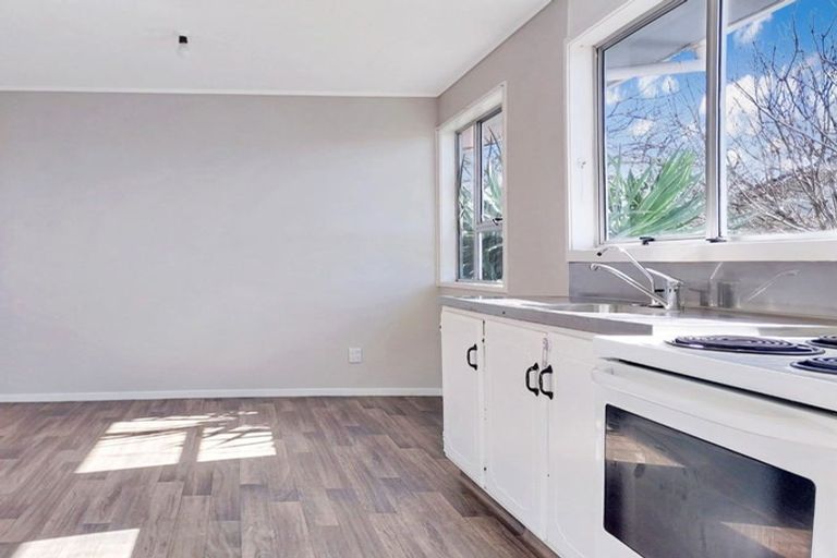 Photo of property in 18 Solar Road, Glen Eden, Auckland, 0602